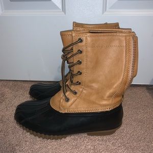 Womens Madden Girl Flurry Duck Boots size 8